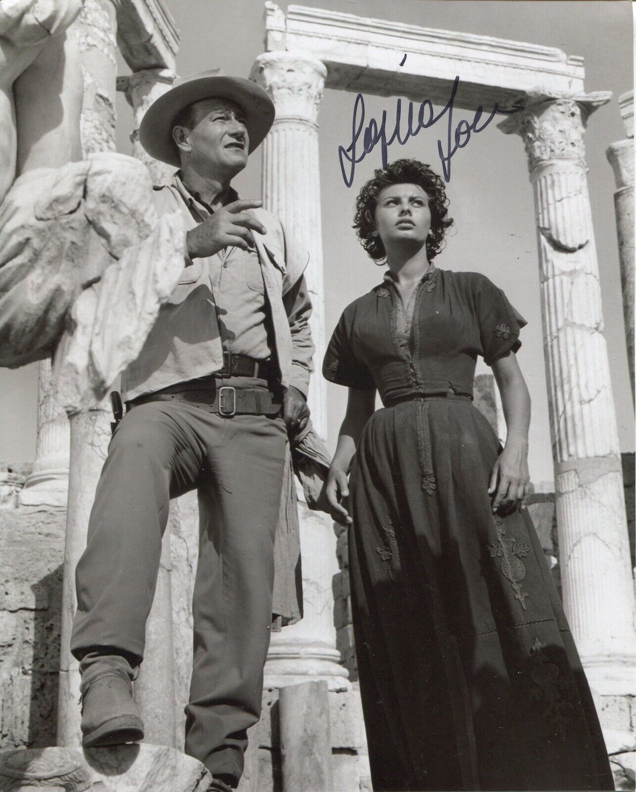 Sophia Loren signed LEGEND OF THE LOST movie 8x10 Photo Poster painting UACC DEALER