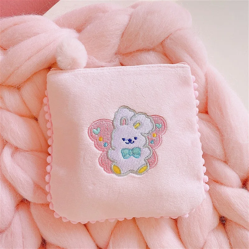 W&G INS Korean Girl Heart Large Capacity Aunt Towel Bag Cute Student Portable Mini Sanitary Napkin Storage Bag 2021 New