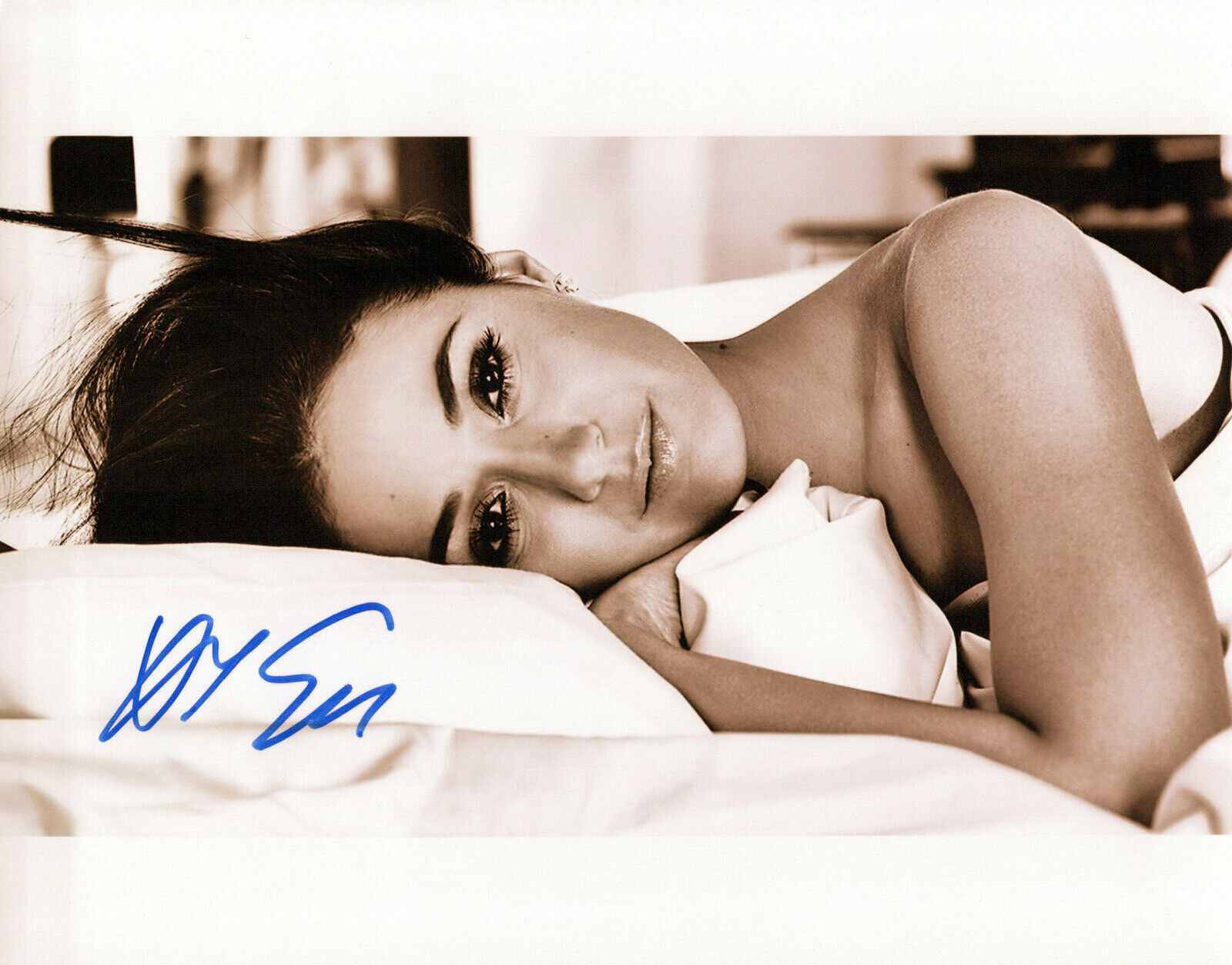 Emmanuelle Chriqui glamour shot autographed Photo Poster painting signed 8x10 #27