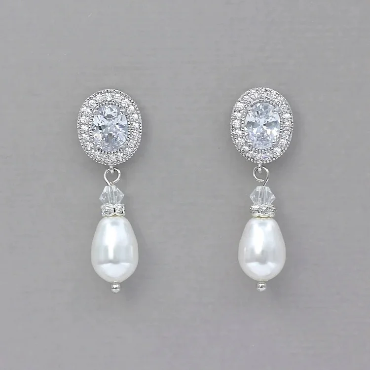 Minimally Designed Zircon Pearl Earrings