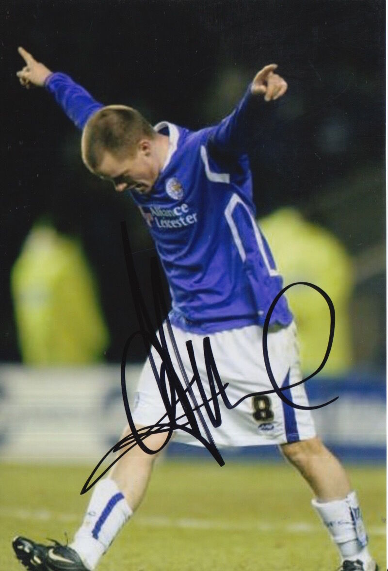 LEICESTER CITY HAND SIGNED IAN HUME 6X4 Photo Poster painting 2.