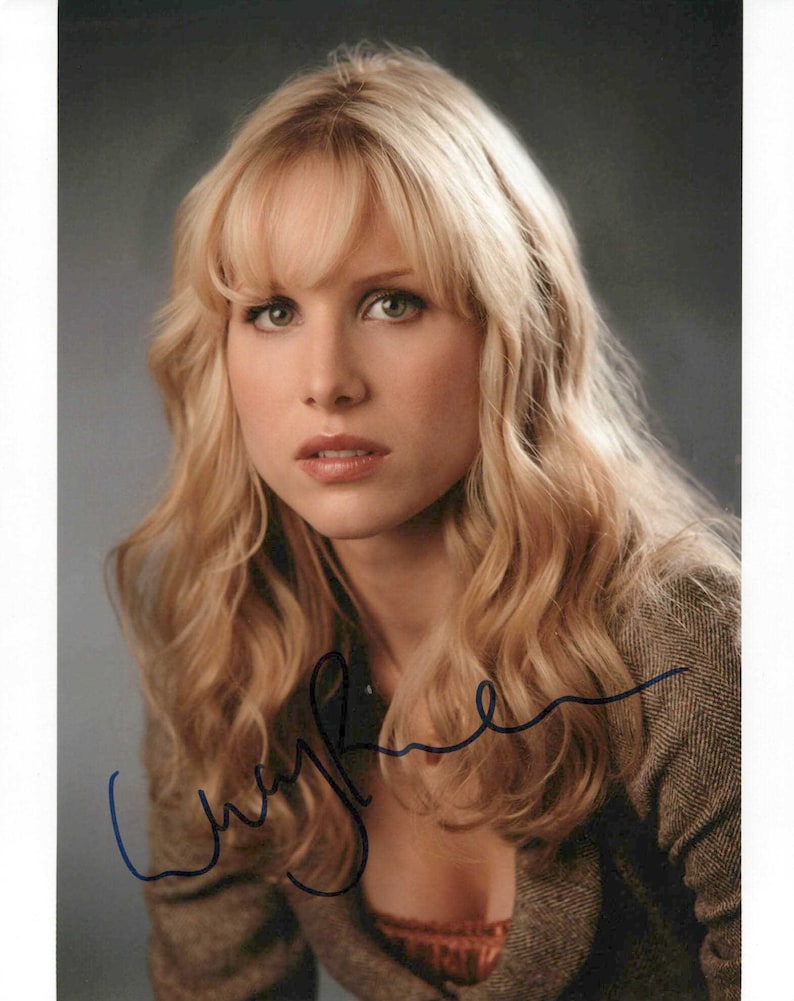 Lucy Punch Signed Autographed Glossy 8x10 Photo Poster painting - COA Matching Holograms