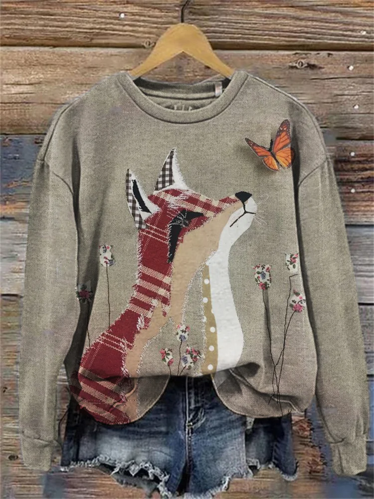 Kuscheliges Sweatshirt mit Waldfuchs und Schmetterlingsfaserkunst