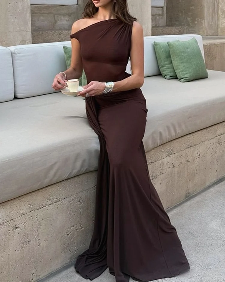 Women's solid color one shoulder flowing holiday dress