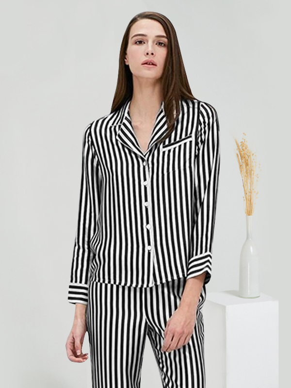 22 MOMME Pyjama en soie noir et blanc à rayures 1