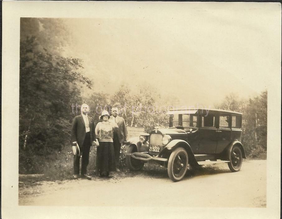 Family Car ANTIQUE bw CLASSIC FOUND Photo Poster painting Original Snapshot VINTAGE JD 110 7 Z