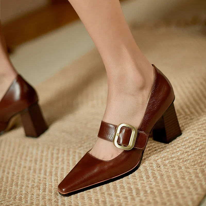 Brown Vintage Buckle Block Heel Pumps Vdcoo