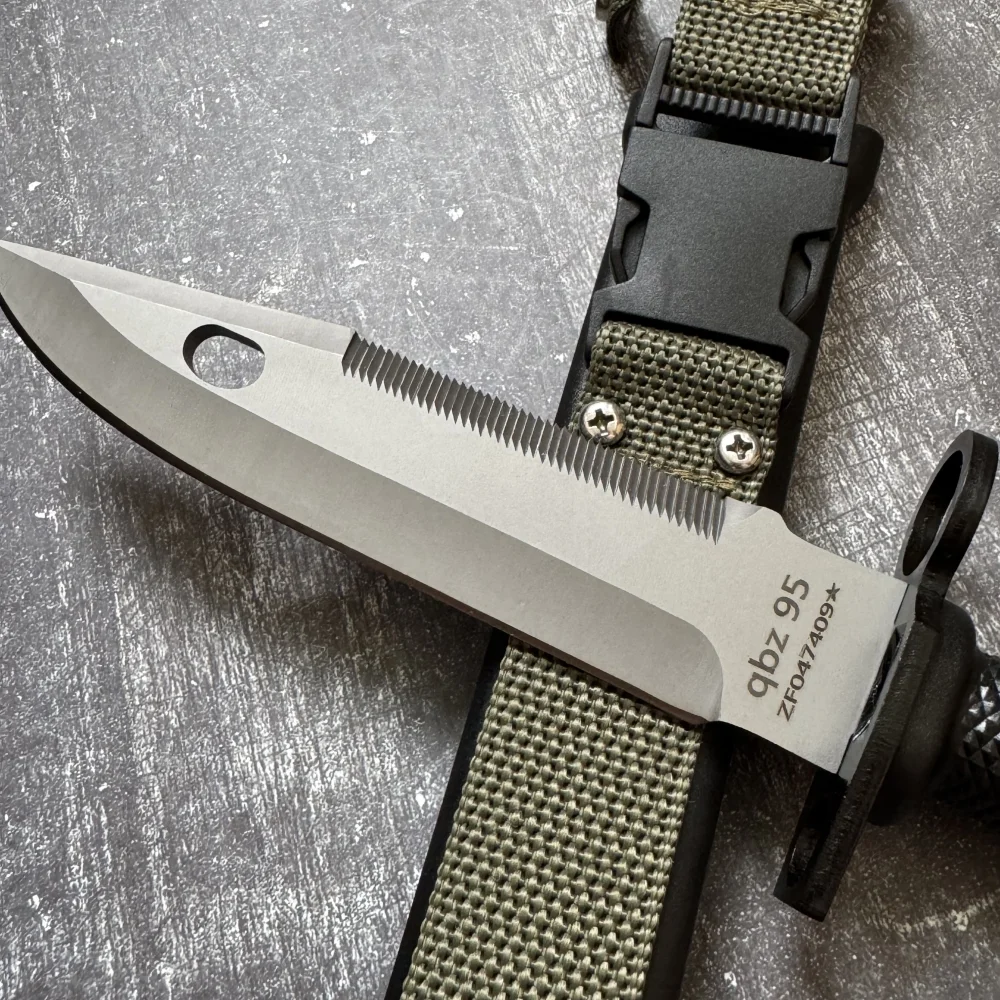 Multifunctional Outdoor Adventure Tactical Knife