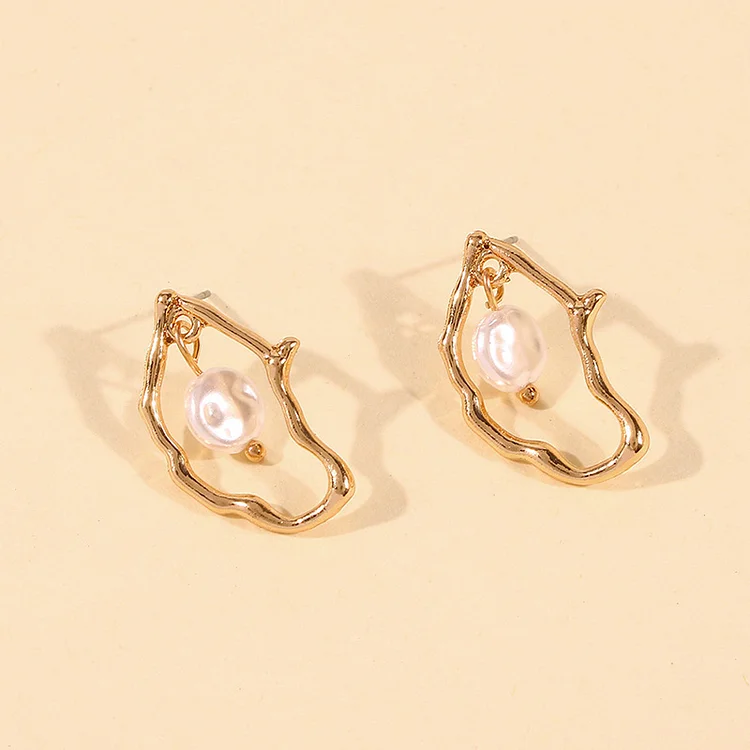 Fashion Gold Irregular Pearl Alloy Earrings