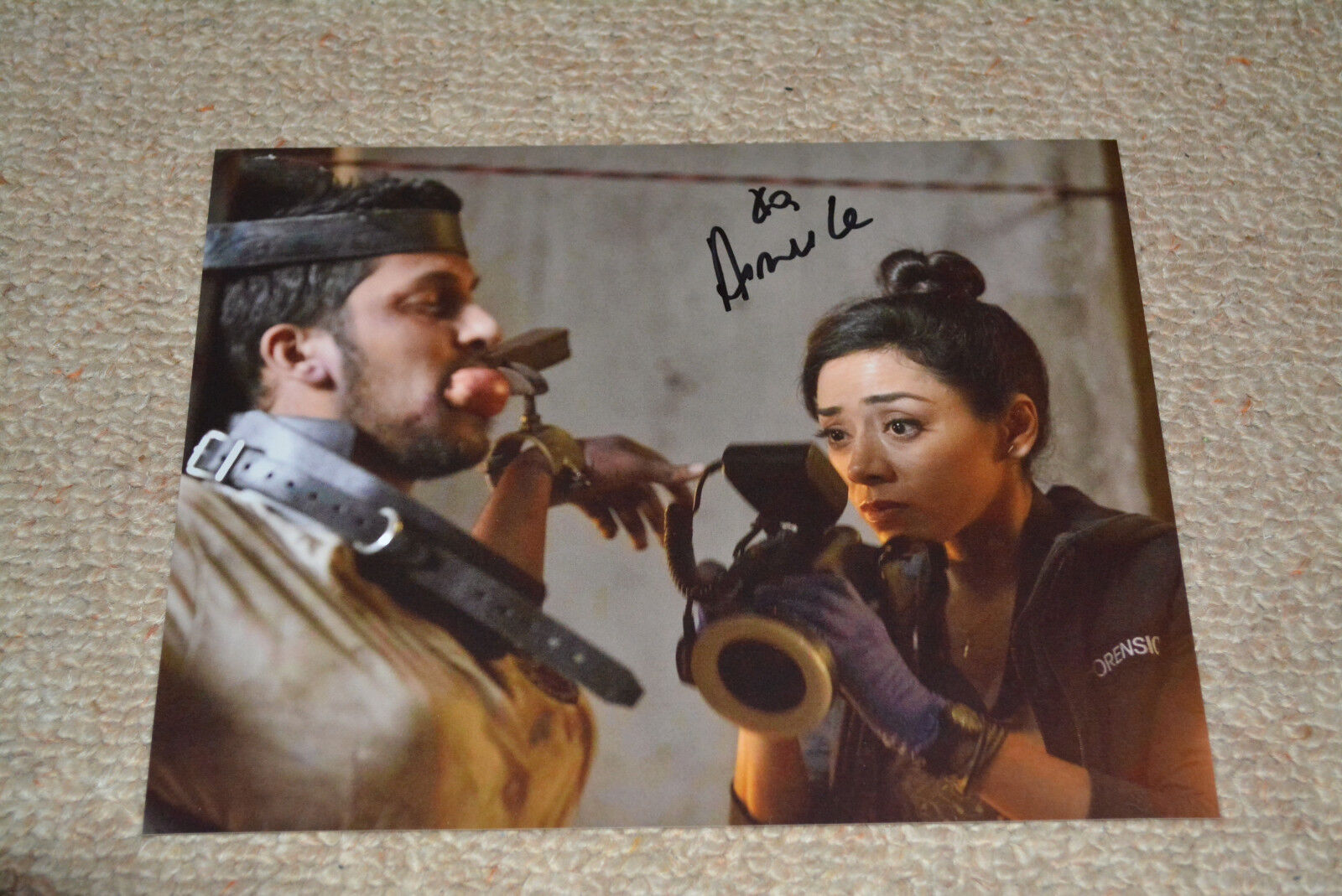 AIMEE GARCIA signed autograph In Person 8x10 (20x25 cm) LUCIFER