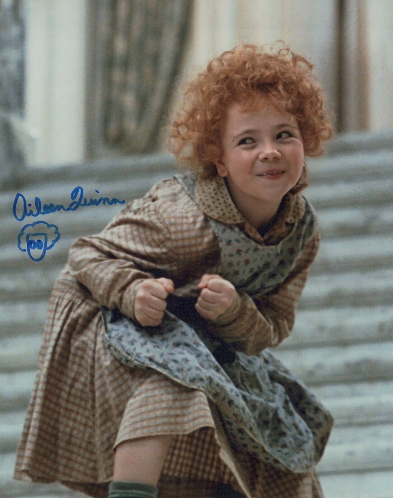 ANNIE star Aileen Quinn signed 8x10 Photo Poster painting - UACC DEALER