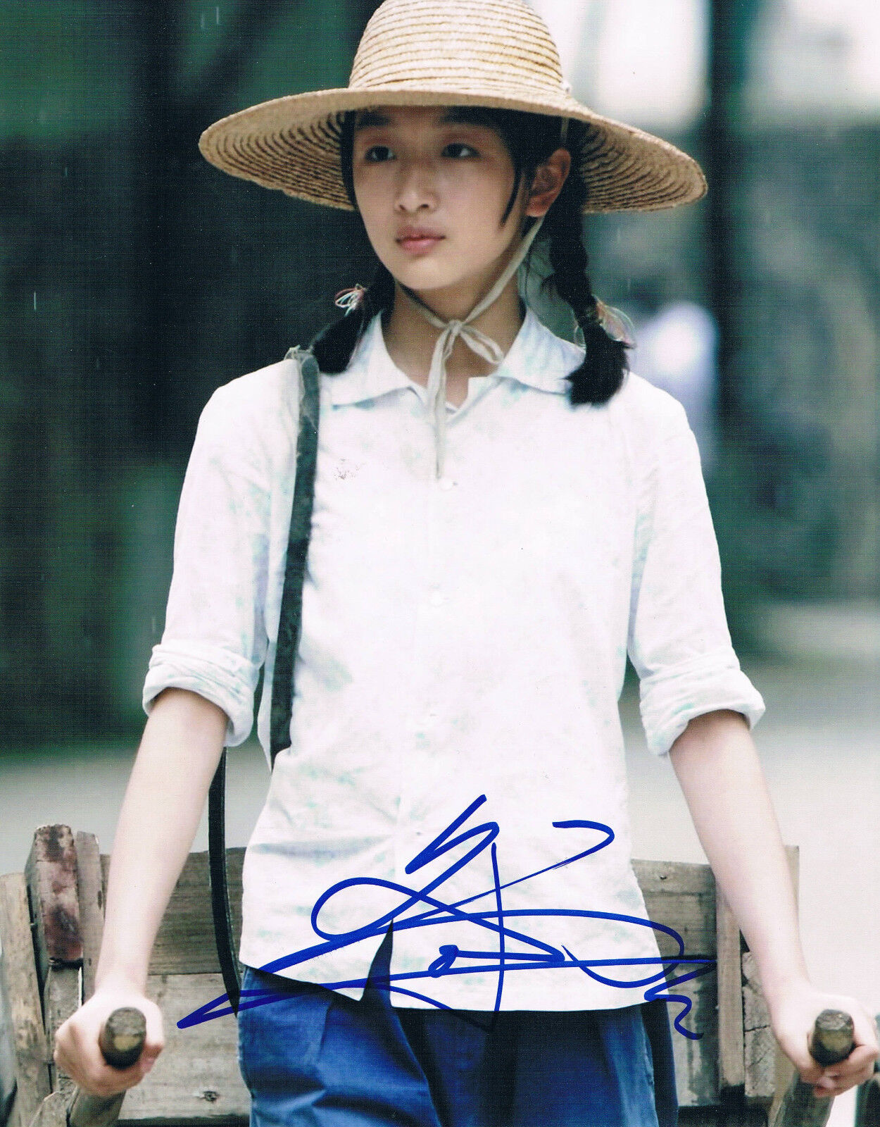 Zhou Dongyu 1992- genuine autograph Photo Poster painting 8x10