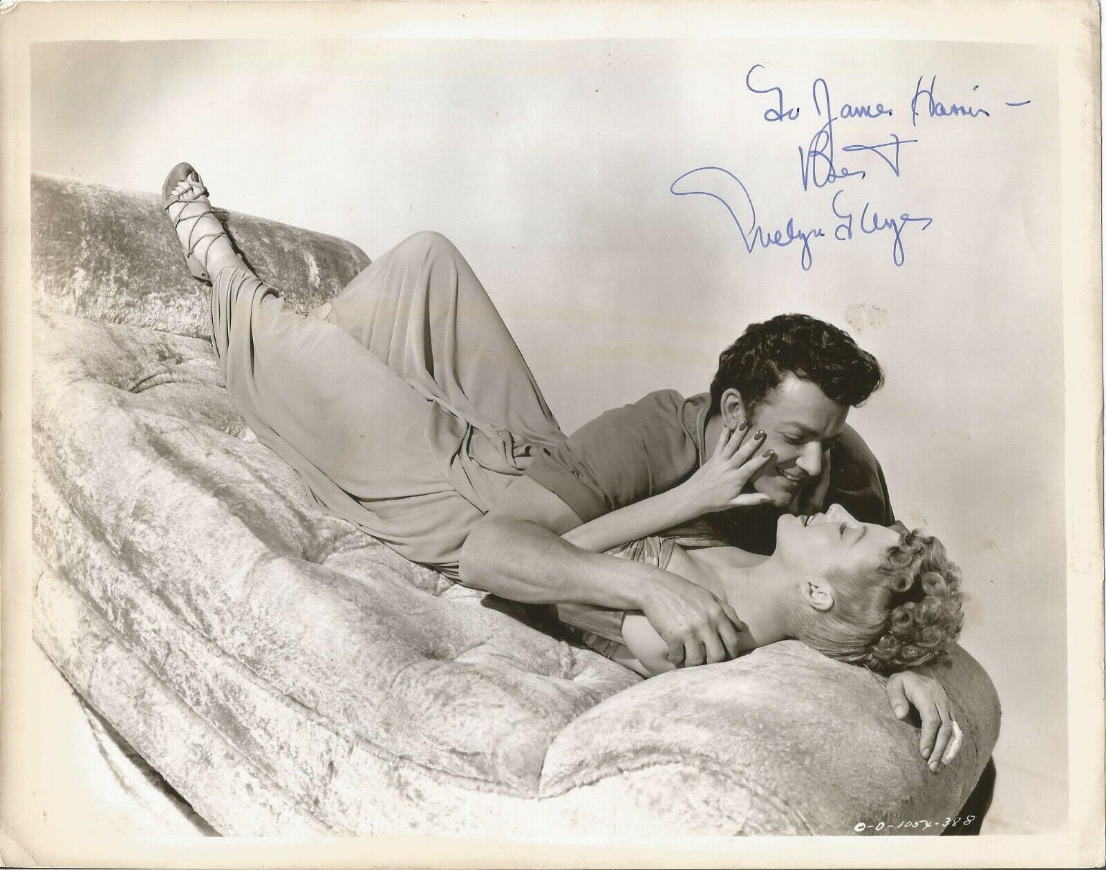 EVELYN KEYES-SIGNED 8X10 (CORNEL WILDE) IN COSTUMED MOVIE-PUBLICITY Photo Poster painting-LOVE