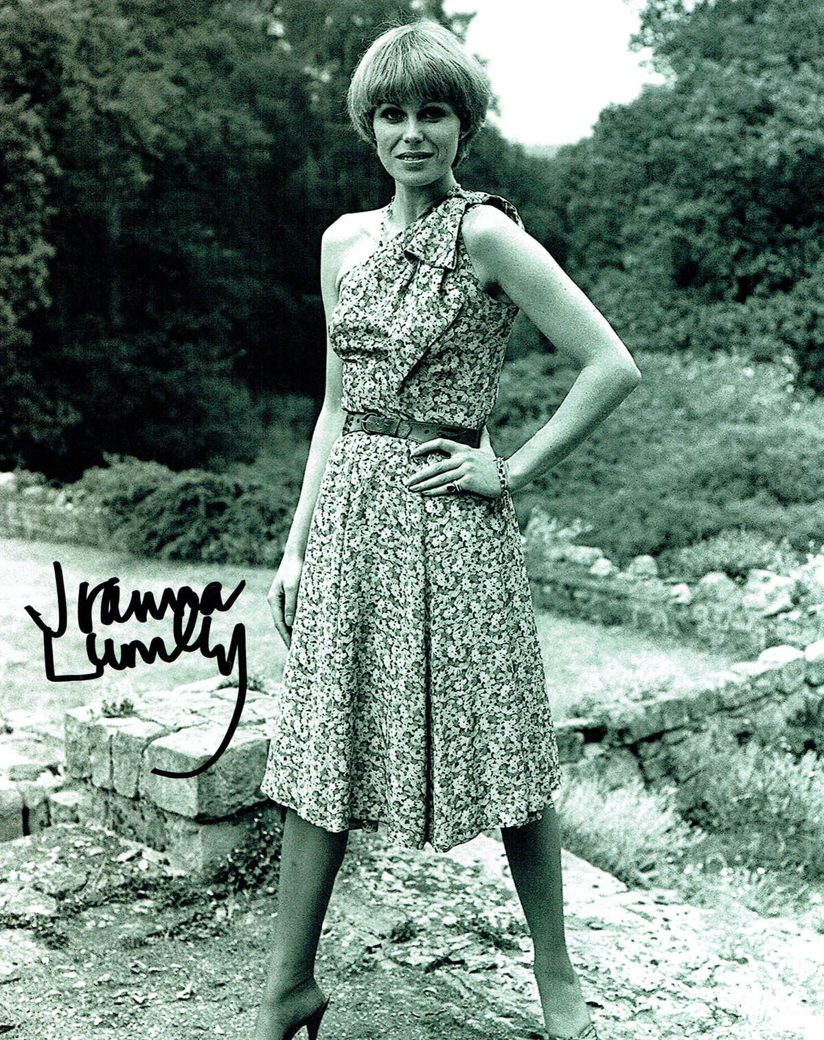 Joanna LUMLEY SIGNED Vintage 10x8 Photo Poster painting AFTAL Autograph COA Absolutely Fabulous