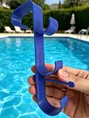 2pcs Pool Leaf Skimmer Net Holder Multifunctional Hook Design Skimmer & Cleaning Tool Bracket No-Drill Clip Installation for Home Swimming Leisure Time