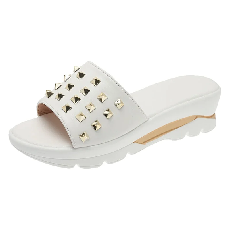 2022 Large Size Rivets Women's Slippers Platform Sandals Summer Women's Shoes Flat Slippers Women's Casual Beach Women's Shoes