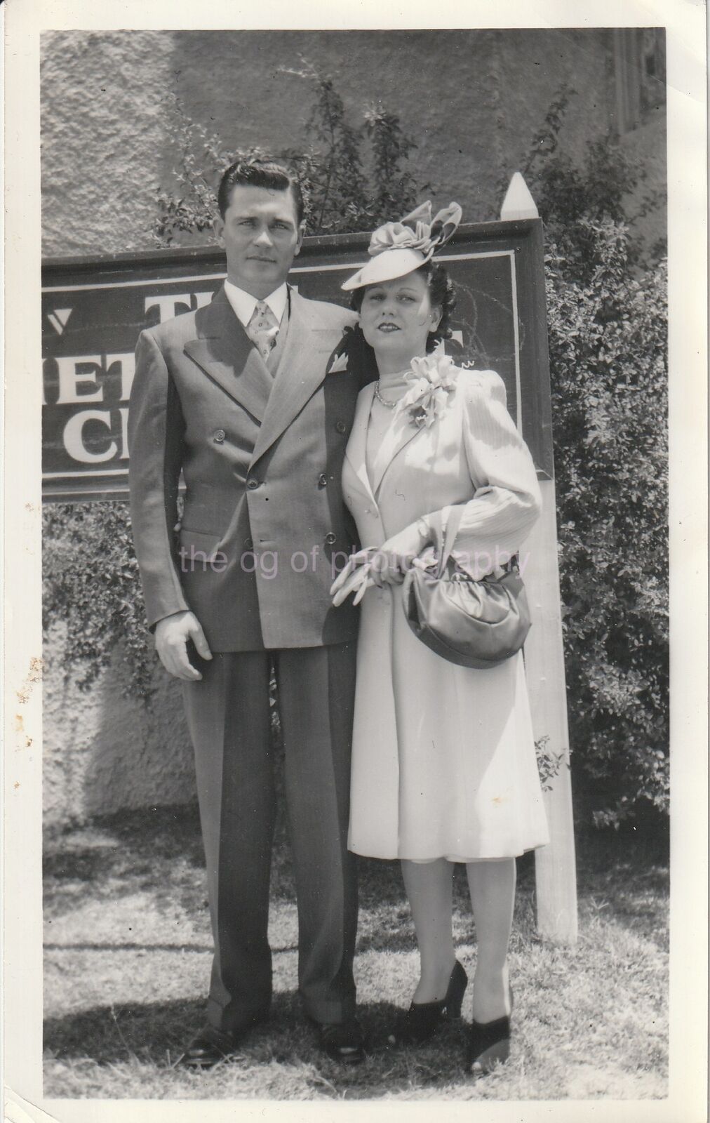 WELL DRESSED COUPLE Man WOMAN Vintage FOUND Photo Poster paintingGRAPH bw810 14 X