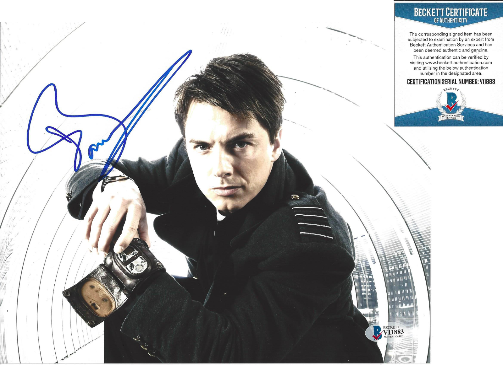 John Barrowman 签名正品 '箭' 8x10 照片 C 火炬木小组 Beckett 真品 BAS