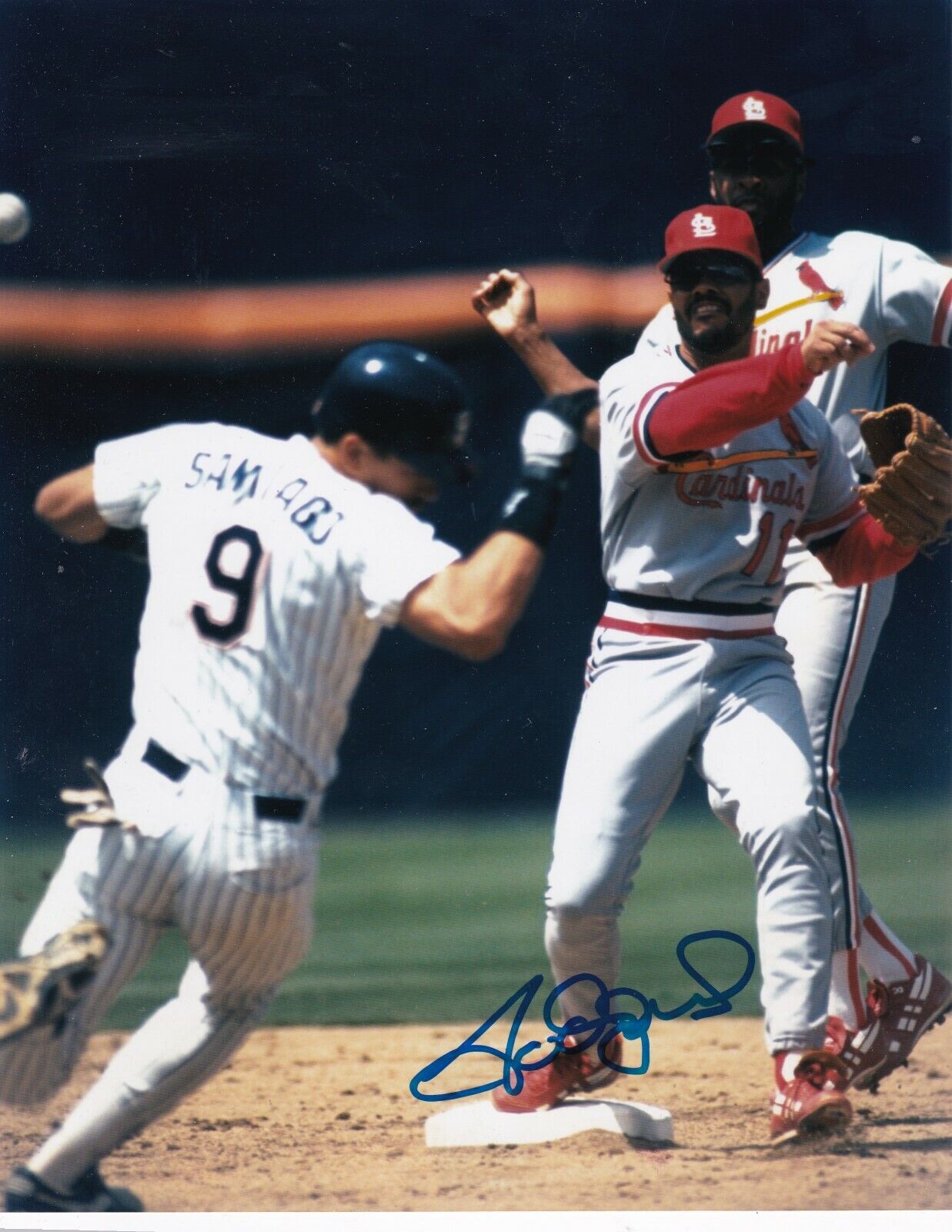 JOSE OQUENDO ST. LOUIS CARDINALS ACTION SIGNED 8x10