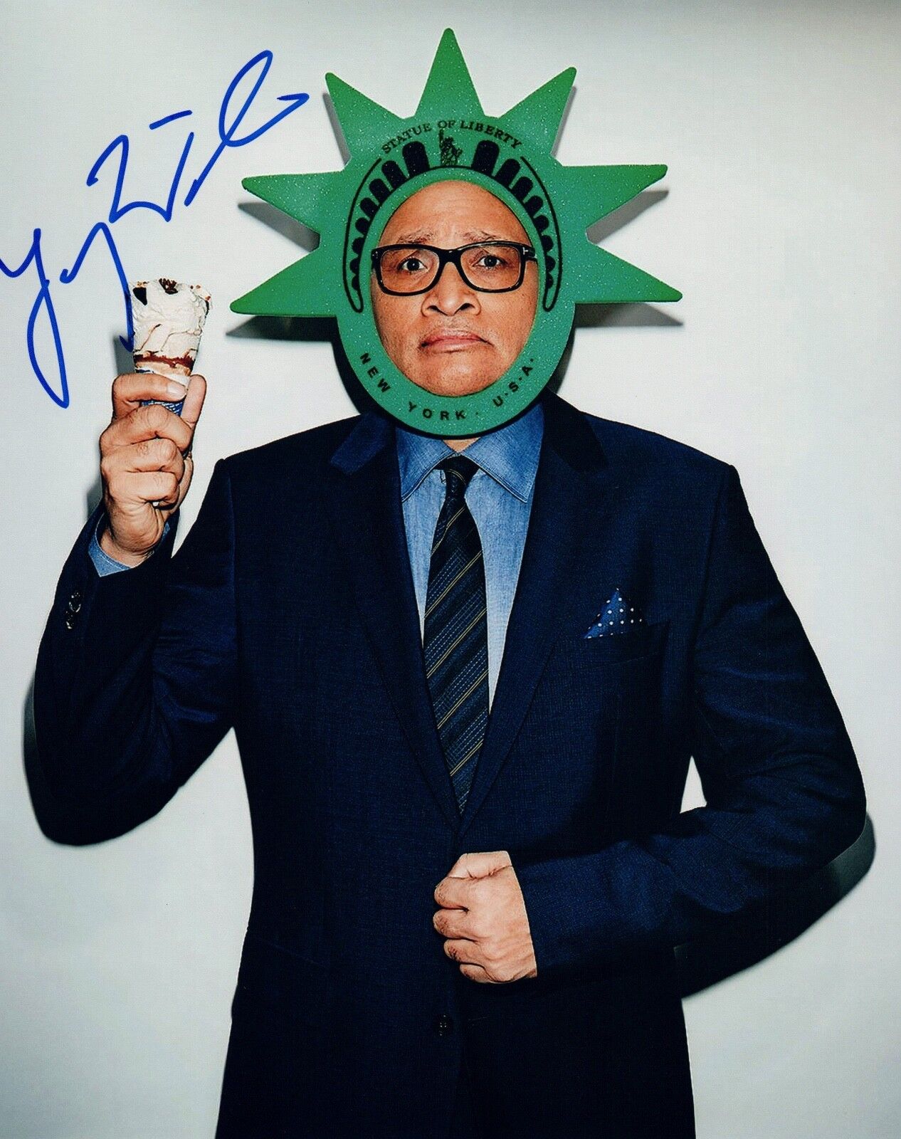 Larry Wilmore Signed Autographed 8x10 Photo Poster painting Comedian COA VD