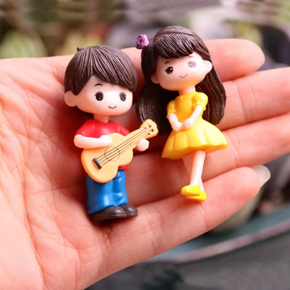 2pcs/set Creative Miniature Ornaments Boy Girl Guitar Sweety Lovers Couple Figurines Craft Fairy Resin Dolls Wedding Accessories