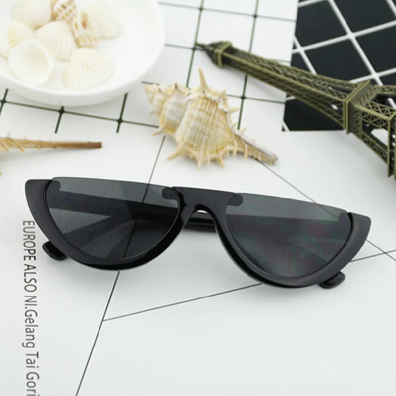 Meladen™ Personalisierte Sonnenbrille Trend Halbrahmen Sonnenbrille Mode Punk Brille Retro
