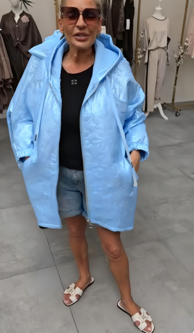 Damska bawełniana kurtka z kapturem i długim rękawem, ściągana sznurkiem, odpowiednia do noszenia jesienią i zimą, ozdobiona kwiatowym wzorem.