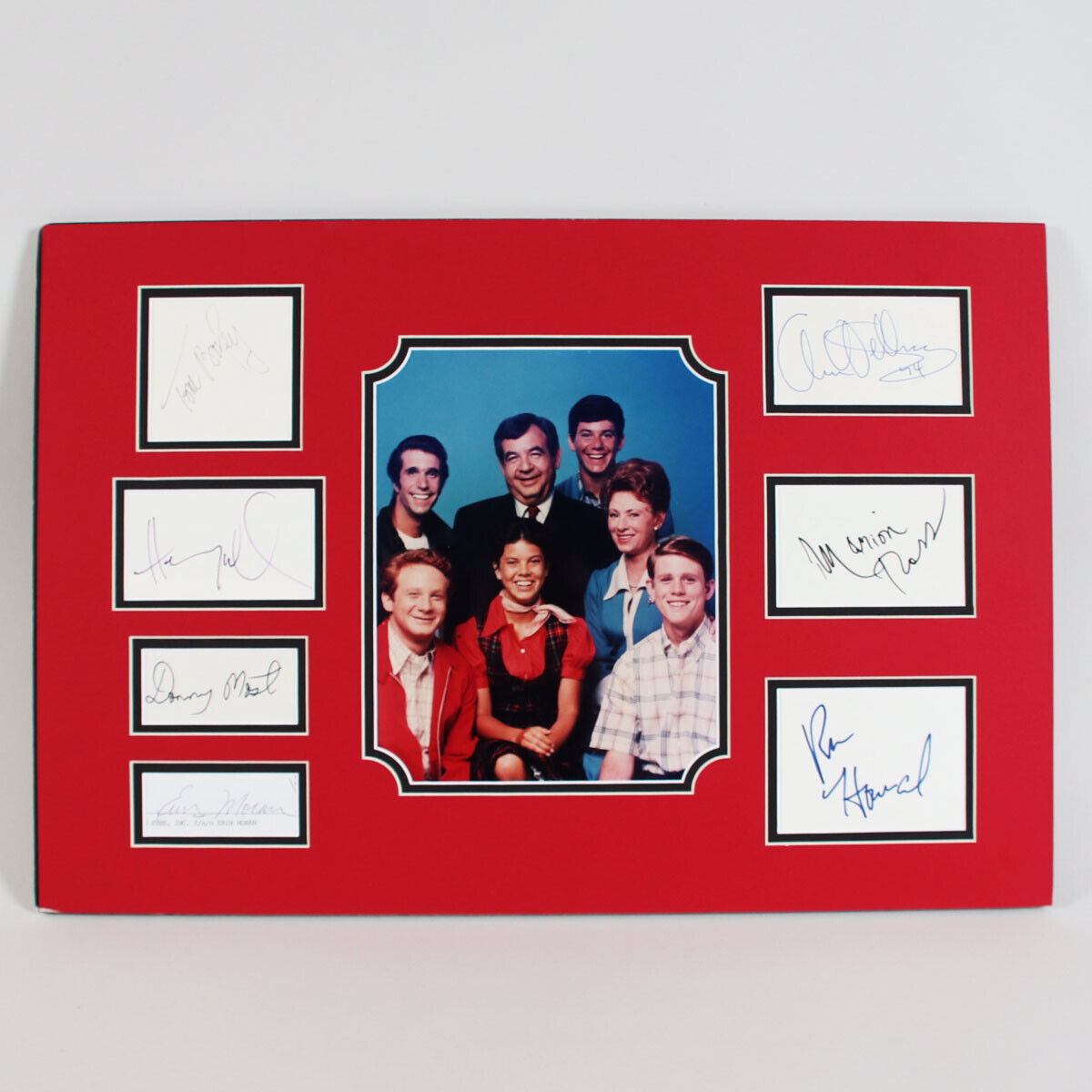 Happy Days Cast Signed Matted Display (7) Ron Howard, Tom Bosley, Henry Winkl...