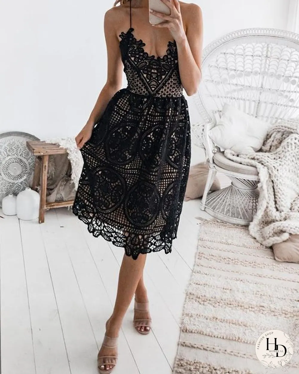 Charming Spaghetti-Strap Hollow Lace-up Back Halter Dress