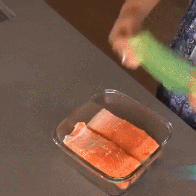 Image result for Silicone stretch food covers gif