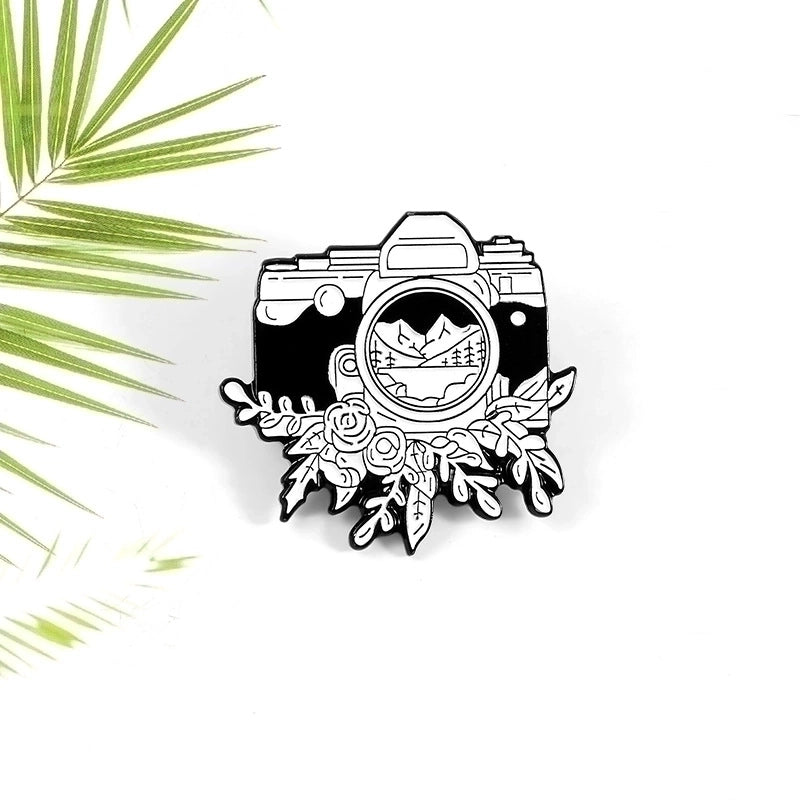 Cartoon Style Pin Geometric Camera Alloy Stoving Varnish Unisex Brooches