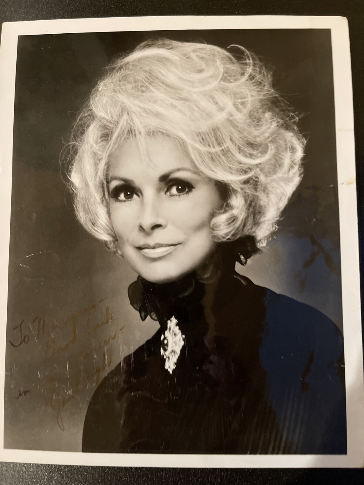 Great 8x10 Signed Autographed Photo Poster painting of Actress Janet Leigh (Psycho)