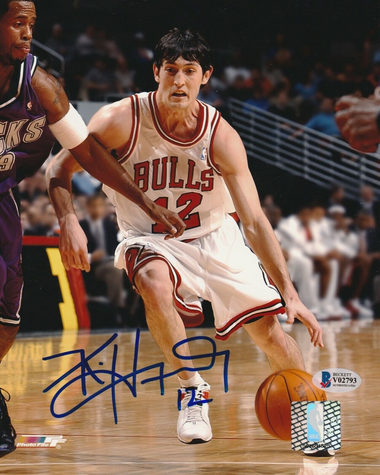 KIRK HINRICH Signed BULLS 8x10 Photo Poster painting with Beckett COA