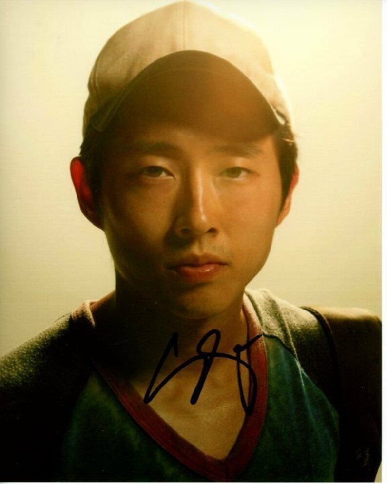 Steven yeun signed autographed the walking dead glenn rhee Photo Poster painting