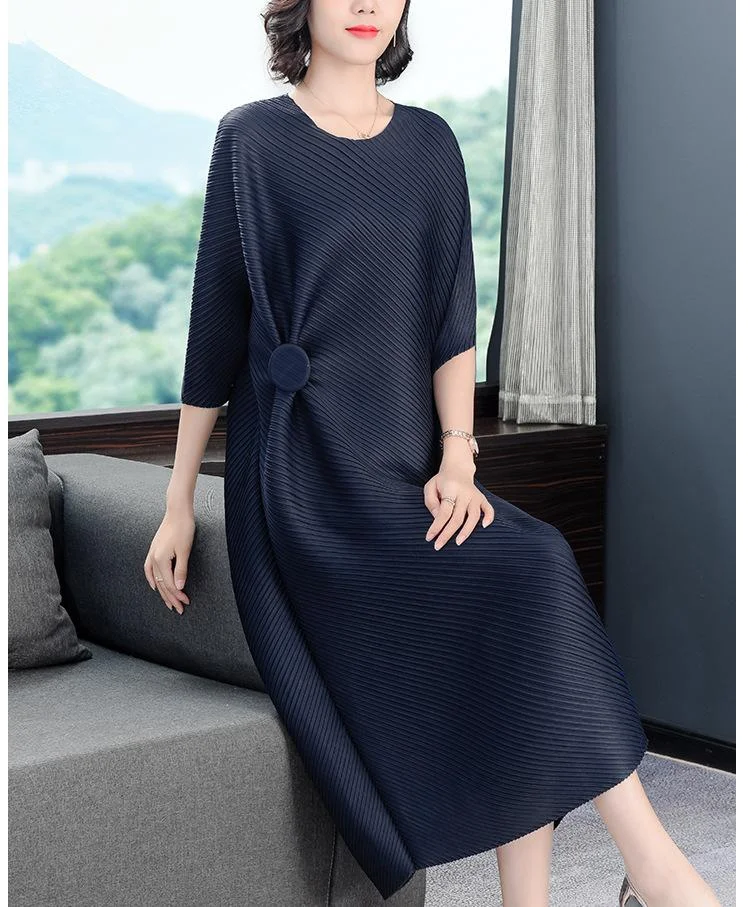 Elegant and fashionable pleated dress