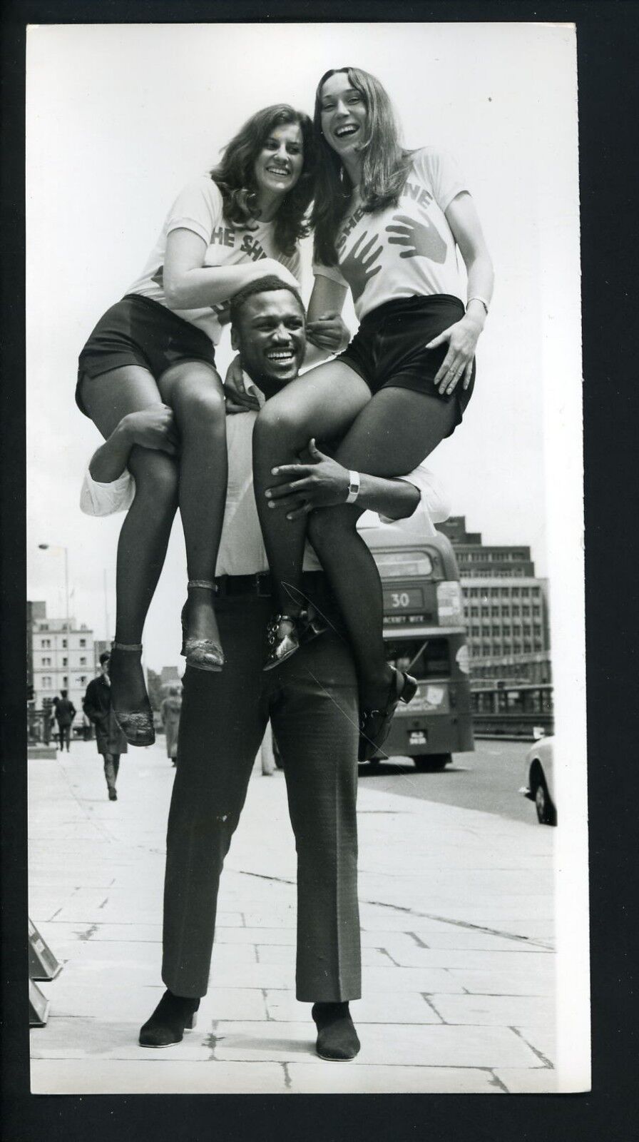 Boxer Joe Frazier Thames Tea Break Pavla Podhrazska Jane Green 1971 Press Photo Poster painting