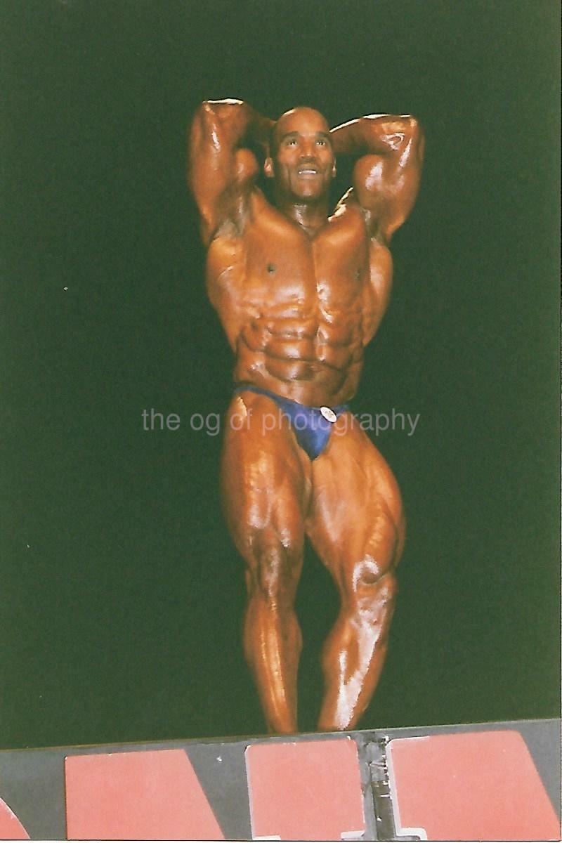 Muscle Man FOUND Photo Poster paintingGRAPH Color BODYBUILDER Original Snapshot VINTAGE 07 14 H