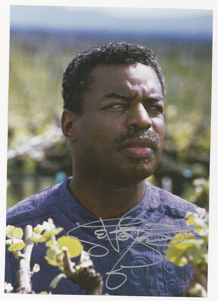 LeVar Burton - Star Trek TNG signed Photo Poster painting