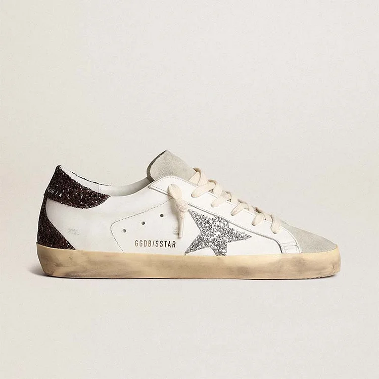 Golden Goose Super-Star Mujer con estrella plateada y refuerzo del talón con purpurina marrón