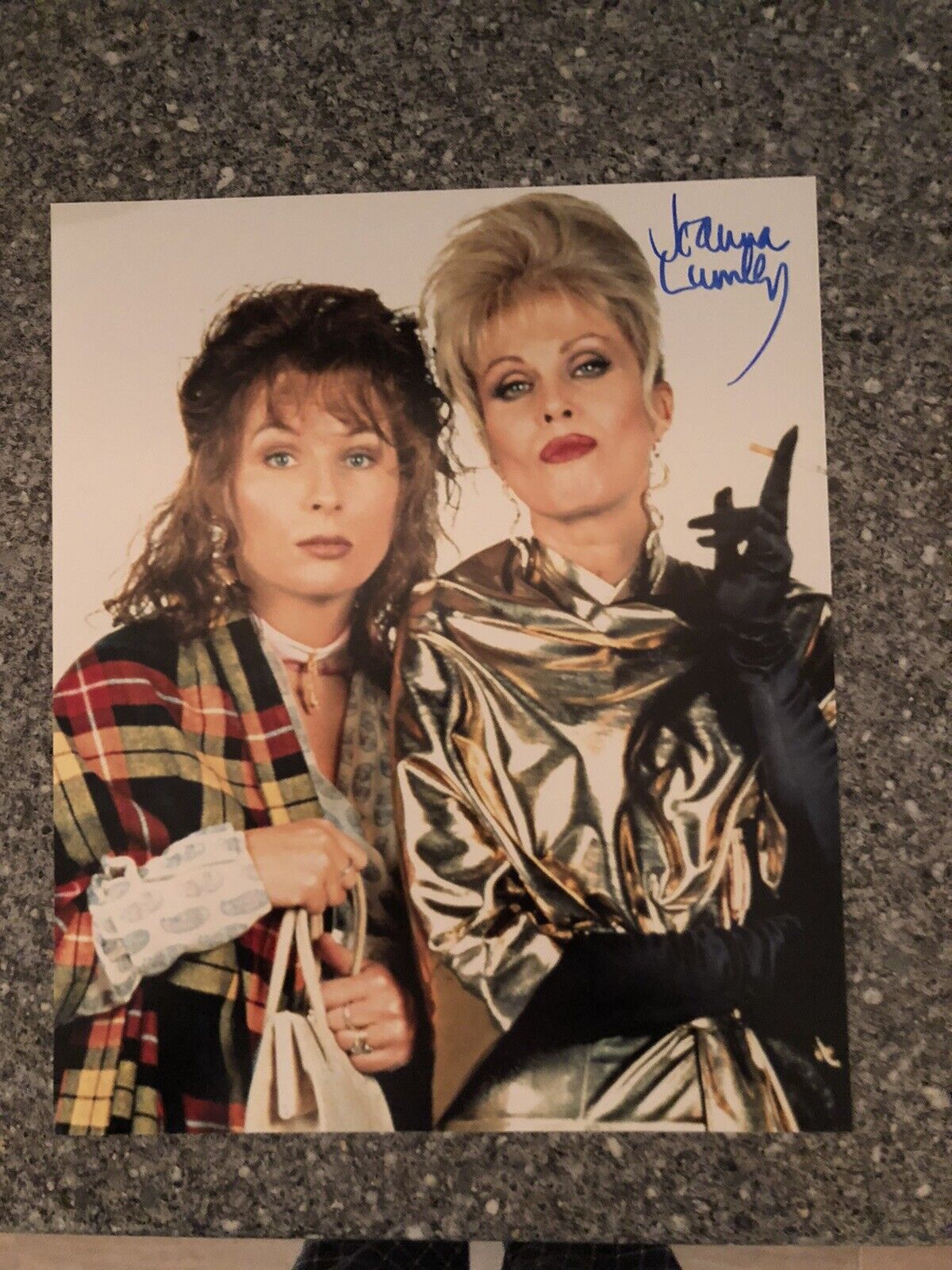 JOANNA LUMLEY (ABSOLUTELY FABULOUS ) SIGNED Photo Poster painting- 10x8”