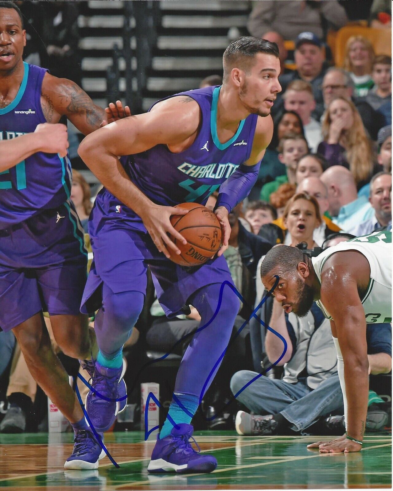 Wily Hernangomez Autographed 8x10 Charlotte HornetsB118