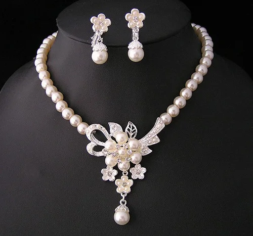 18K Gold Crystal Diamond Pearl Necklace and Earring Set