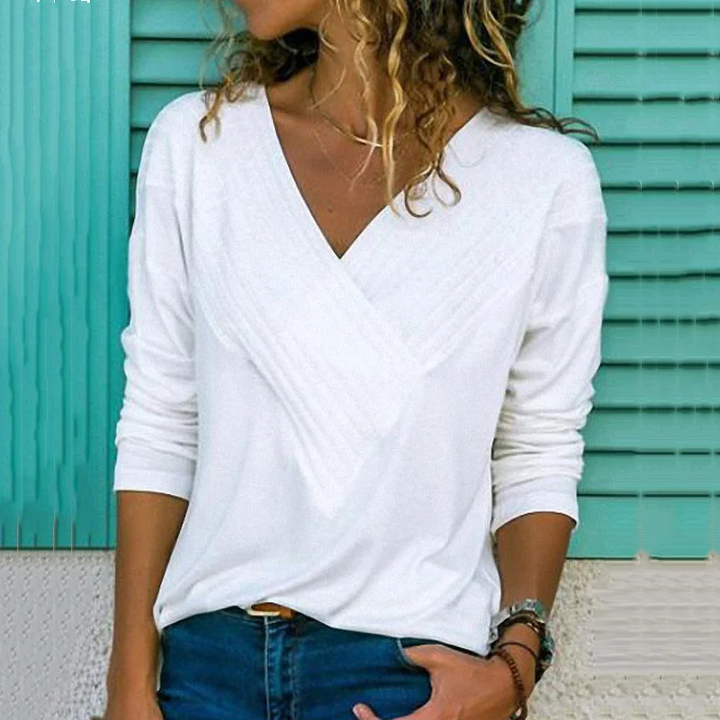 V-neck long-sleeved T-shirt