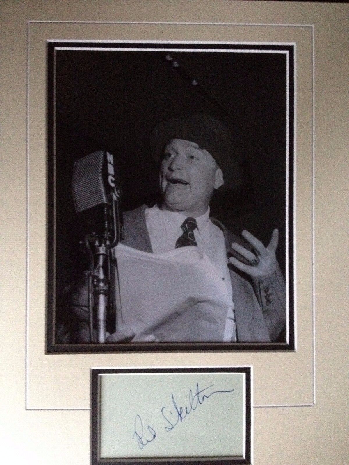 RED SKELTON - AMERICAN ENTERTAINER & COMEDY STAR - SIGNED B/W Photo Poster painting DISPLAY