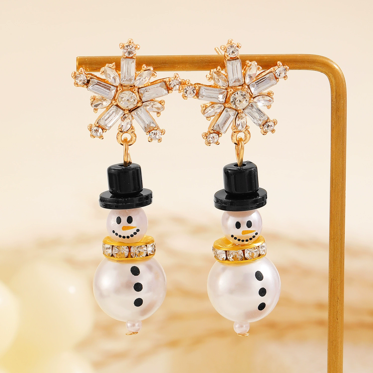 Pearl snowman zirconia earrings