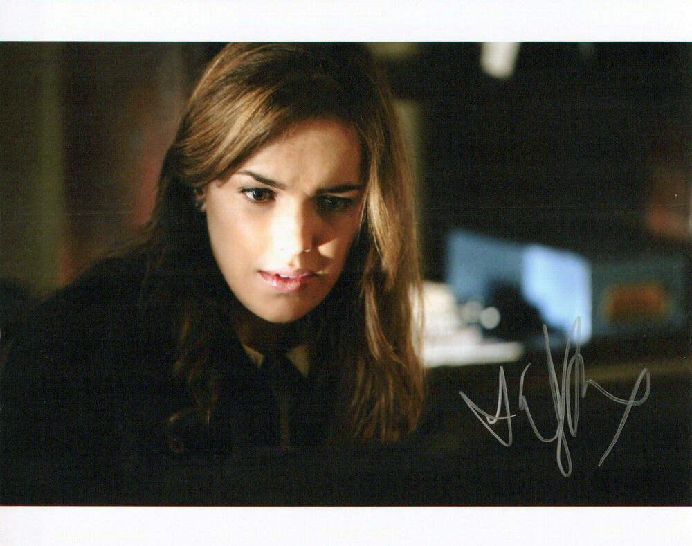 Elizabeth Henstridge Agents Of Shield autographed Photo Poster painting signed 8x10 #3 Jemma