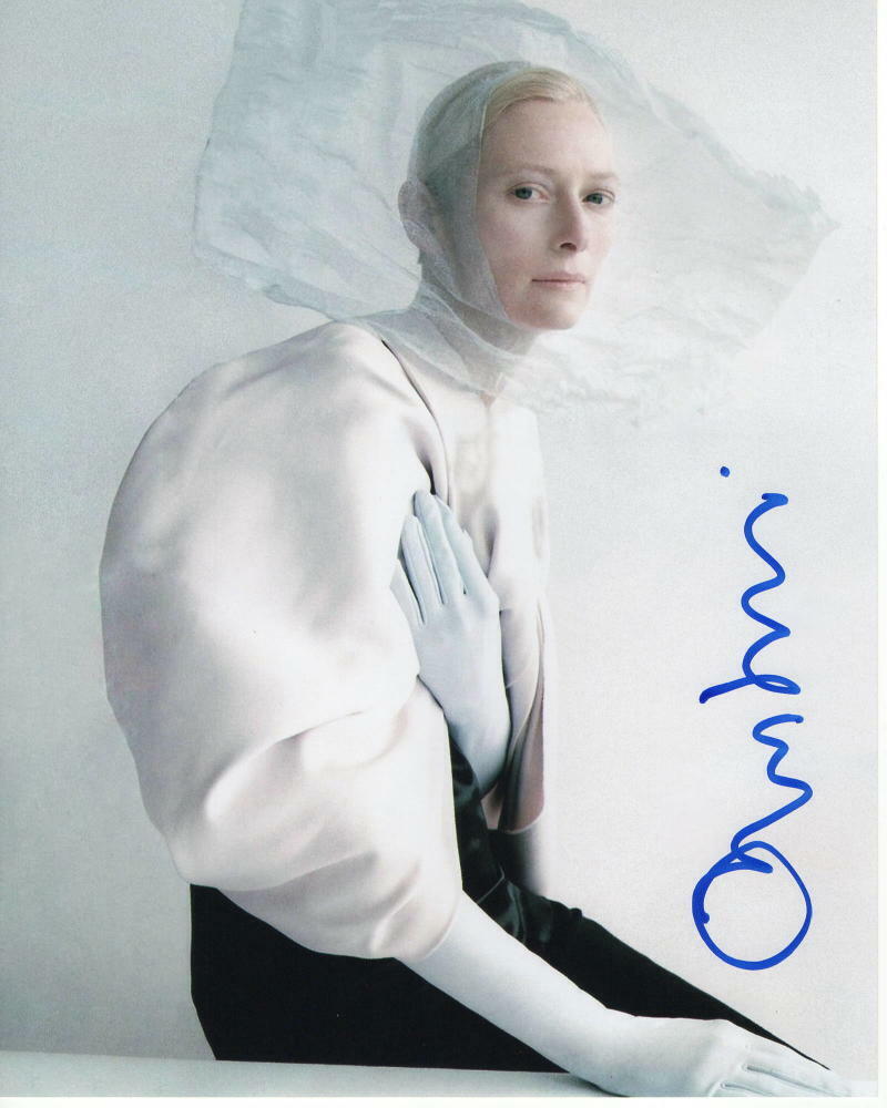 TILDA SWINTON SIGNED AUTOGRAPHED 8X10 Photo Poster painting - DOCTOR STRANGE ANCIENT ONE BEAUTY