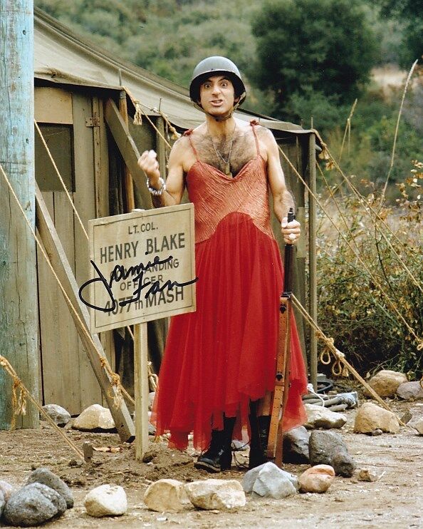 JAMIE FARR signed autographed MASH CPL MAX KLINGER Photo Poster painting