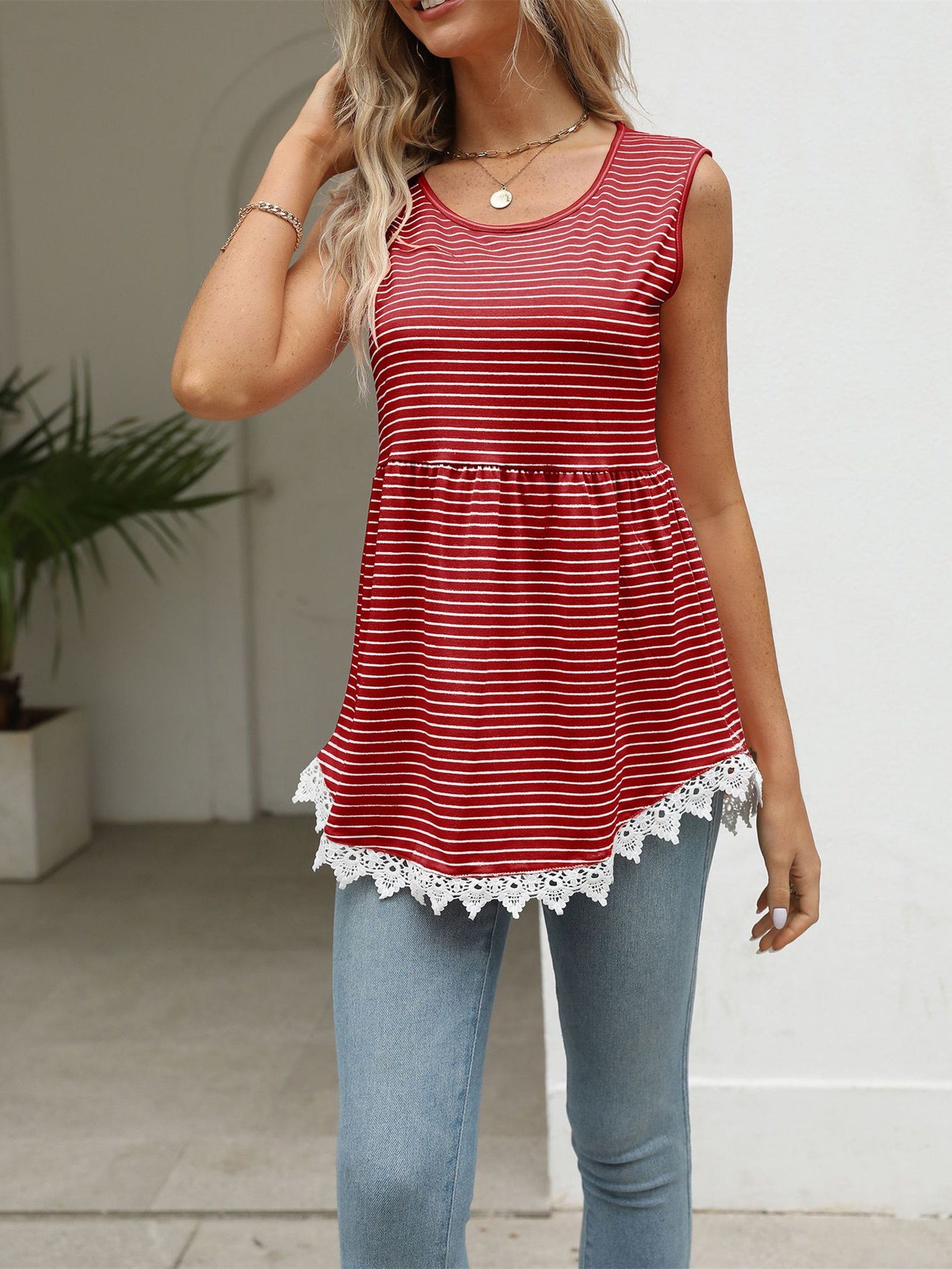 Women's Sleeveless Scoop Neck Striped Lace Top