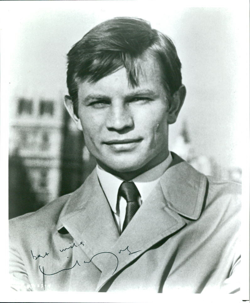 Michael York (Vintage) signed Photo Poster painting COA